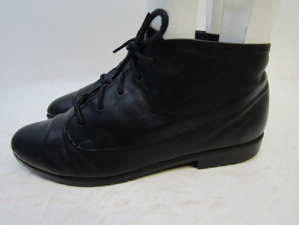 MUNRO Womens Size 6.5 M Black Leather Lace Up Ankle Fashion Boot Booties